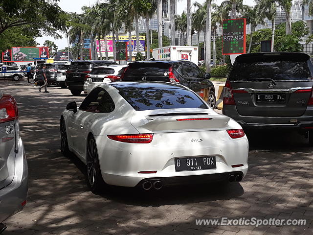 Porsche 911 spotted in Jakarta, Indonesia