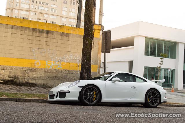 Porsche 911 GT3 spotted in Curitiba, PR, Brazil