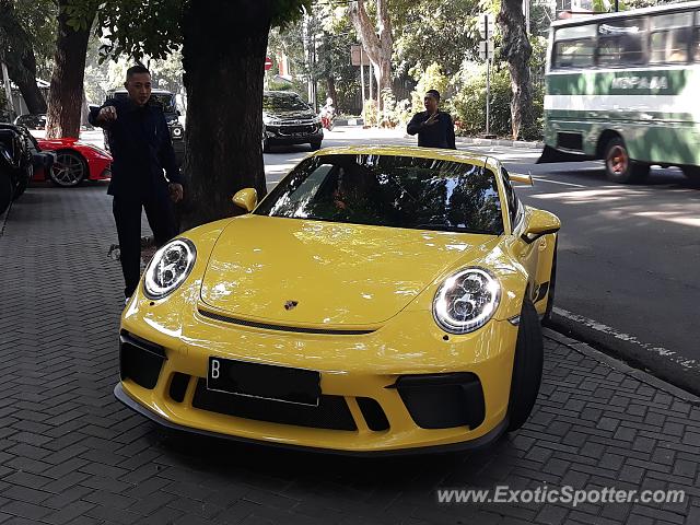 Porsche 911 GT3 spotted in Jakarta, Indonesia