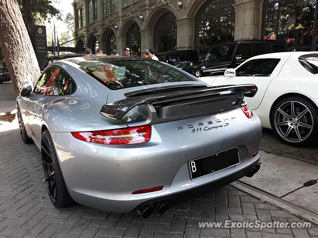 Porsche 911 spotted in Jakarta, Indonesia