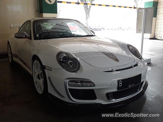 Porsche 911 GT3 spotted in Jakarta, Indonesia