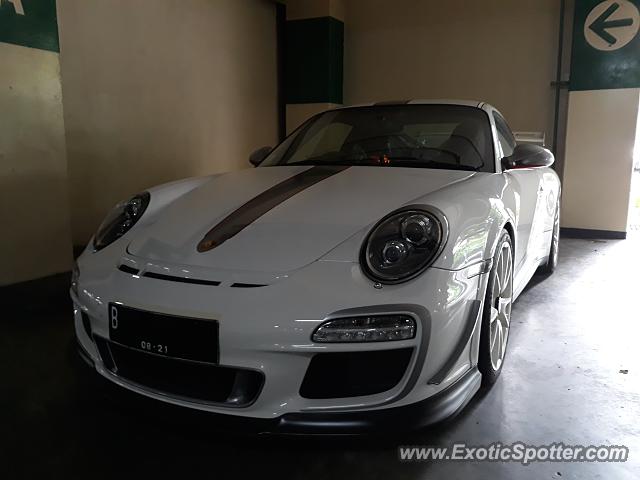 Porsche 911 GT3 spotted in Jakarta, Indonesia