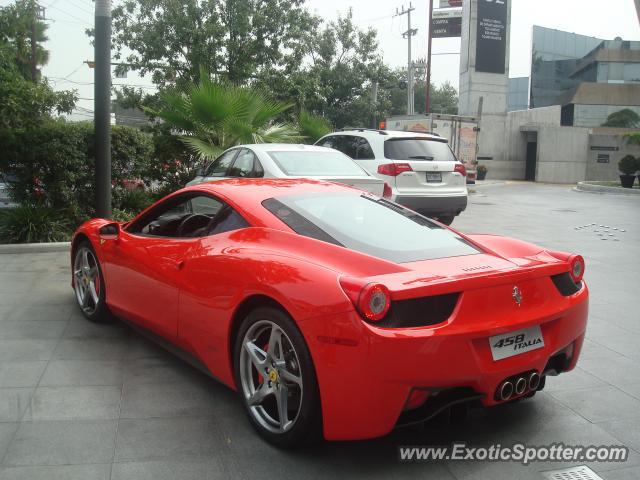 Ferrari 458 Italia spotted in Monterrey, Mexico