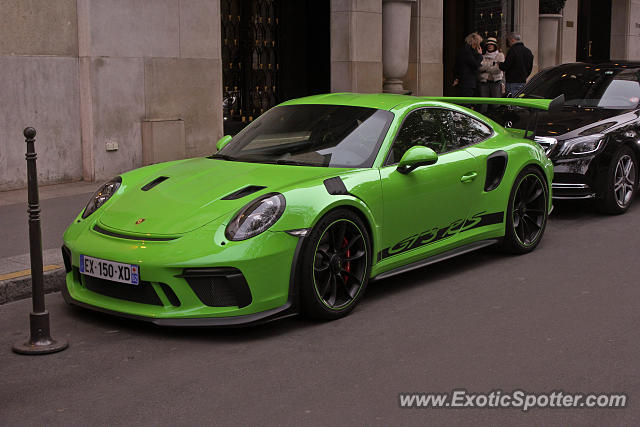 Porsche 911 GT3 spotted in Paris, France