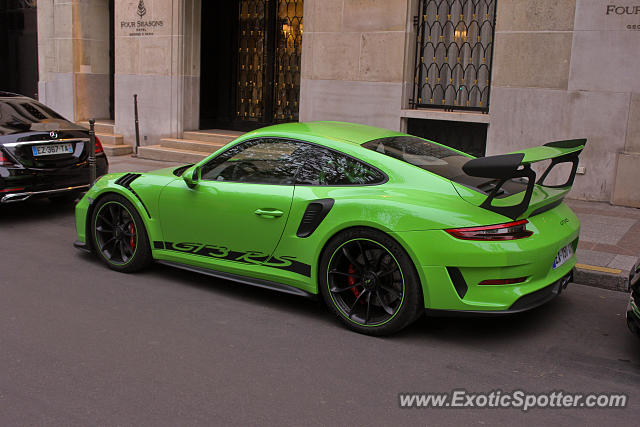 Porsche 911 GT3 spotted in Paris, France