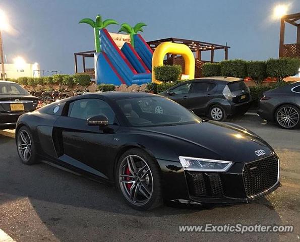 Audi R8 spotted in Lahore, Pakistan