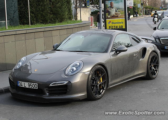 Porsche 911 Turbo spotted in Istanbul, Turkey