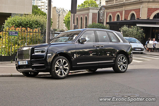 Rolls-Royce Cullinan spotted in Paris, France