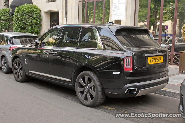 Rolls-Royce Cullinan spotted in Paris, France