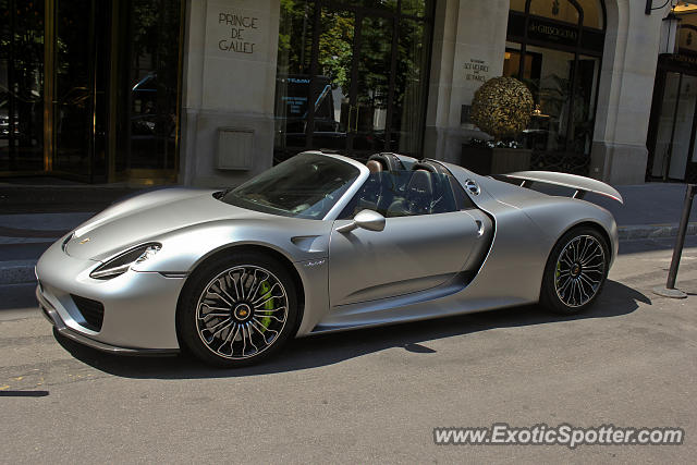 Porsche 918 Spyder spotted in Paris, France