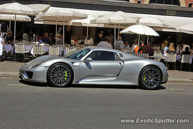 Porsche 918 Spyder spotted in Paris, France