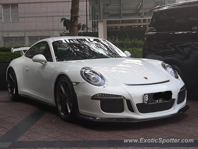 Porsche 911 GT3 spotted in Jakarta, Indonesia