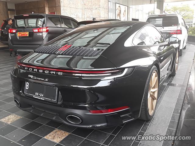 Porsche 911 spotted in Jakarta, Indonesia