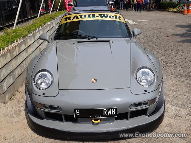 Porsche 911 spotted in Jakarta, Indonesia