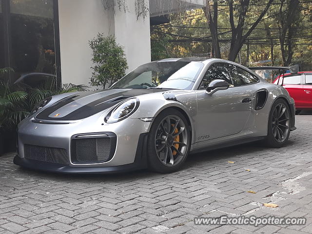 Porsche 911 GT2 spotted in Jakarta, Indonesia