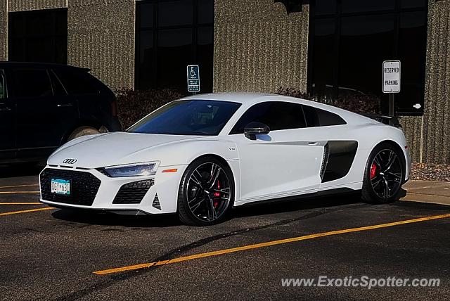 Audi R8 spotted in Burnsville, Minnesota