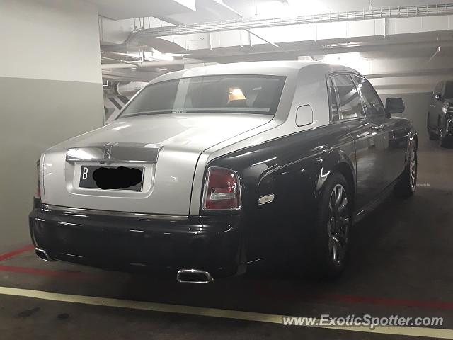 Rolls-Royce Phantom spotted in Jakarta, Indonesia