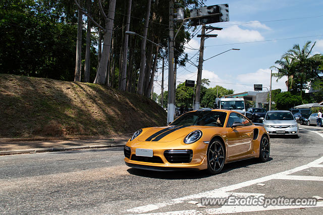 Porsche 911 Turbo spotted in São Paulo, SP, Brazil