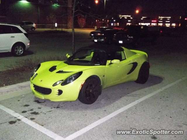 Lotus Elise spotted in Deerpark, Illinois