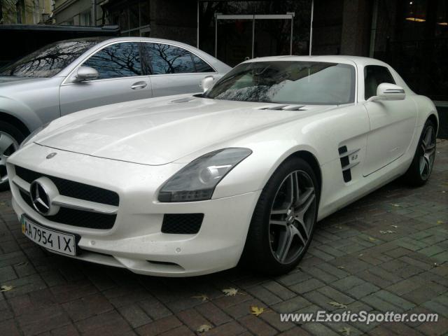 Mercedes SLS AMG spotted in Kiev, Ukraine