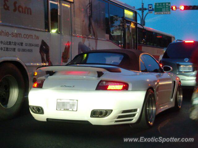 Porsche 911 spotted in Taipei, Taiwan