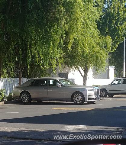 Rolls-Royce Phantom spotted in Salem, Oregon