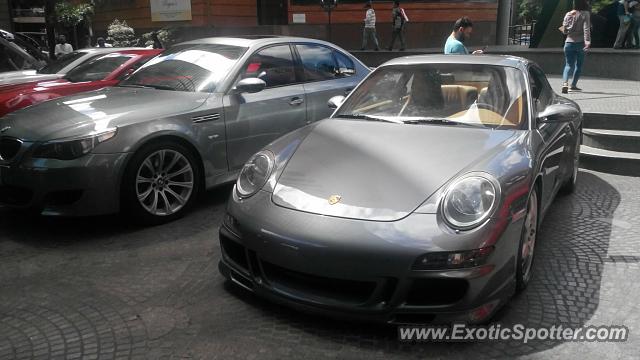 Porsche 911 Turbo spotted in Caracas, Venezuela