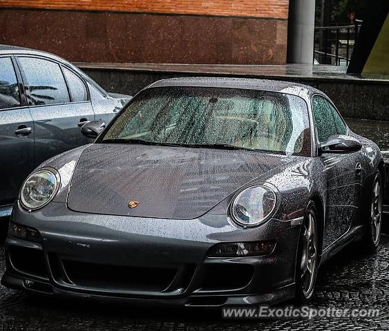 Porsche 911 Turbo spotted in Caracas, Venezuela