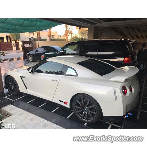 Nissan GT-R spotted in Lahore, Pakistan