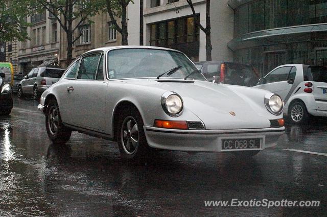 Porsche 911 spotted in Paris, France