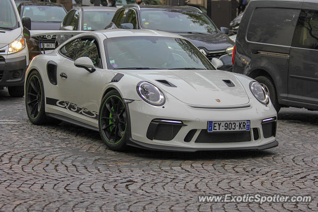 Porsche 911 GT3 spotted in Paris, France