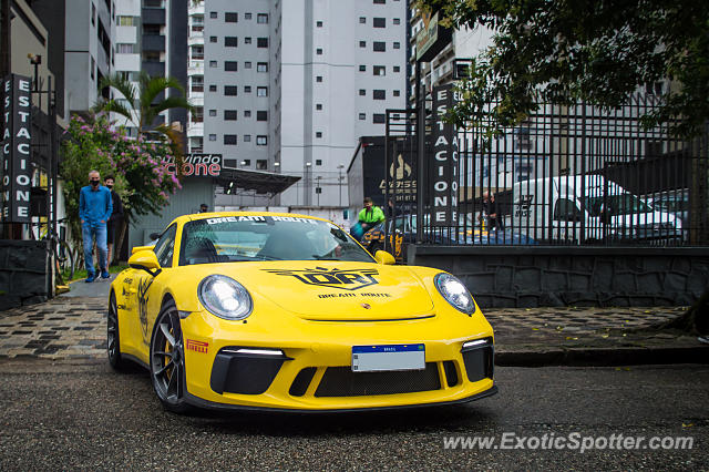 Porsche 911 GT3 spotted in Curitiba, PR, Brazil