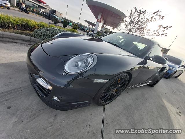 Porsche 911 Turbo spotted in Bogota, Colombia