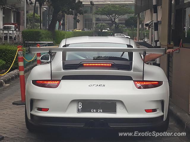 Porsche 911 GT3 spotted in Jakarta, Indonesia