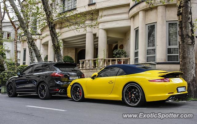 Porsche 911 spotted in Tehran, Iran