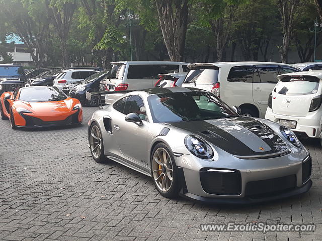 Porsche 911 GT2 spotted in Jakarta, Indonesia