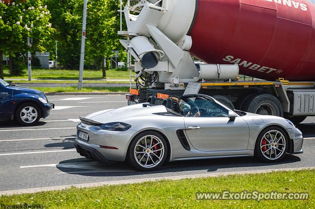 Porsche Cayman GT4 spotted in Wroclaw, Poland