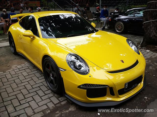 Porsche 911 GT3 spotted in Jakarta, Indonesia