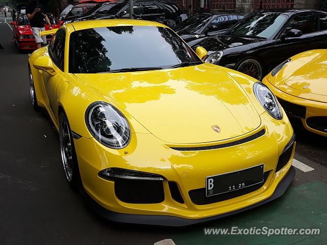 Porsche 911 GT3 spotted in Jakarta, Indonesia