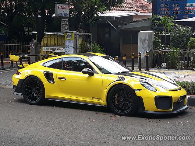 Porsche 911 GT2 spotted in Jakarta, Indonesia