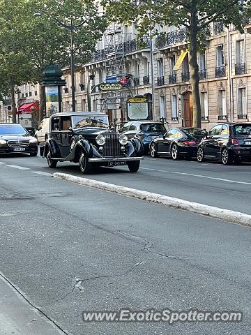 Rolls-Royce Silver Cloud spotted in Paris, France