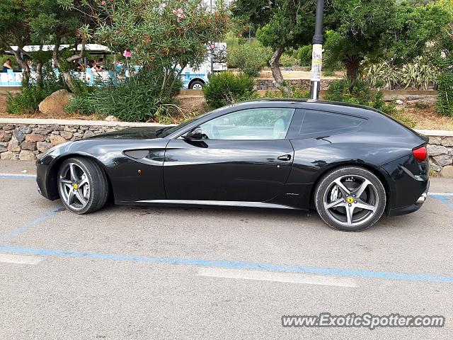 Ferrari FF spotted in Sardegna, Italy