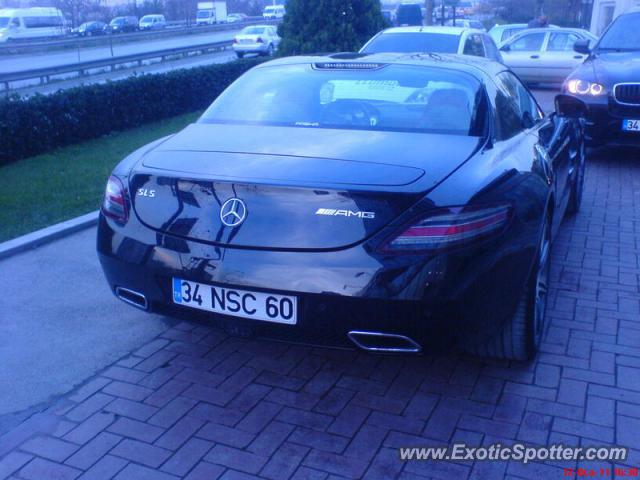 Mercedes SLS AMG spotted in Istanbul, Turkey