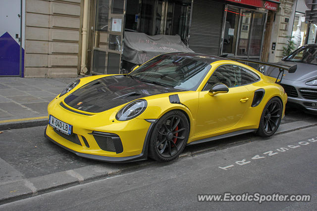 Porsche 911 GT3 spotted in Paris, France
