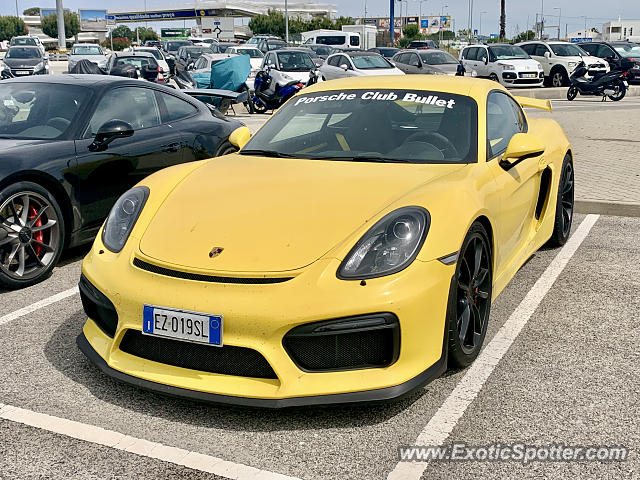 Porsche Cayman GT4 spotted in Faro, Portugal
