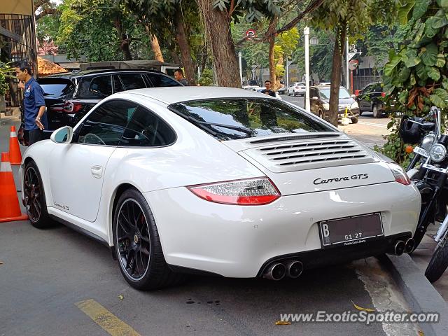 Porsche 911 spotted in Jakarta, Indonesia