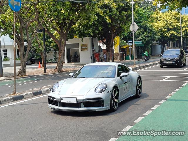 Porsche 911 spotted in Jakarta, Indonesia