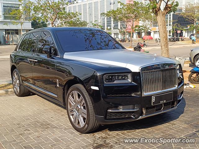 Rolls-Royce Cullinan spotted in Jakarta, Indonesia