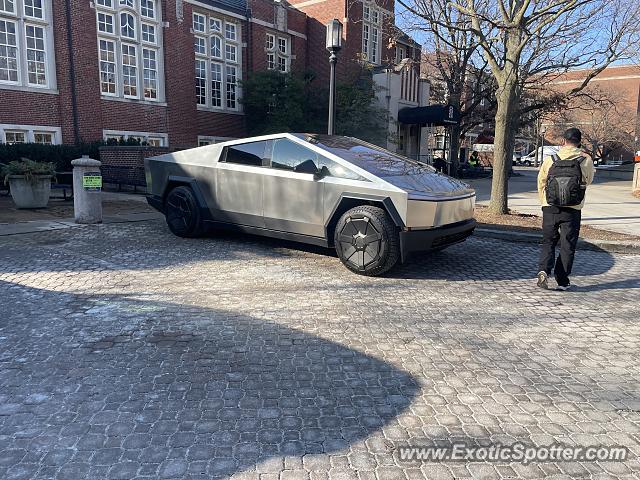 Tesla Roadster spotted in West Lafayette, Indiana