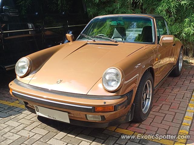 Porsche 911 spotted in Jakarta, Indonesia